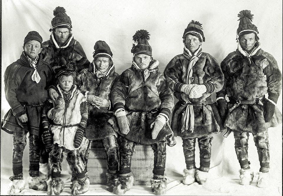 foto sameby invanare rasbiologiska institutet j4z Invånare i Saarivuoma sameby fotograferade av Herman Lundborg 1915.